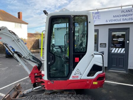 Takeuchi TB23R Digger